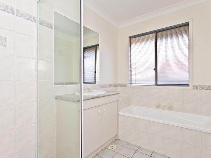 8 Grevillea Pl, Bridgeman Downs QLD 4035