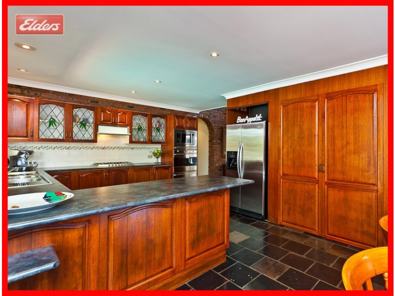 102 View Cres, Arana Hills QLD 4054