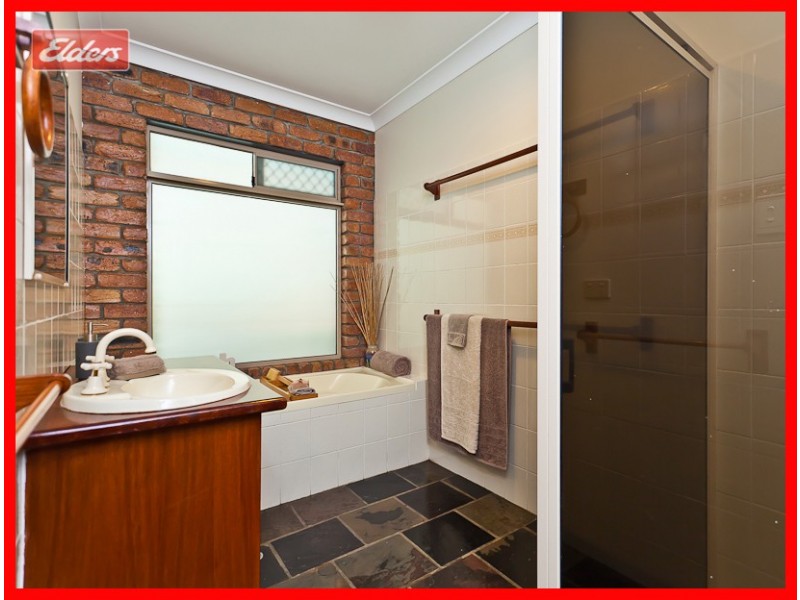 102 View Cres, Arana Hills QLD 4054