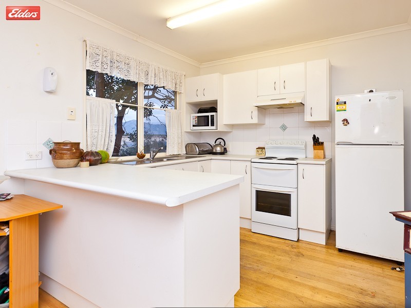 176 Days Road, Grange QLD 4051