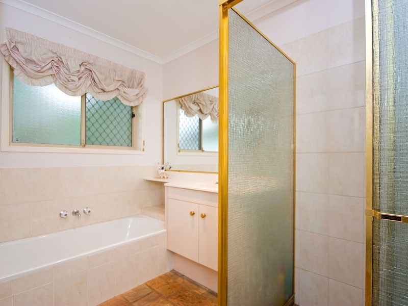 28 Tetragona Drive, Arana Hills QLD 4054