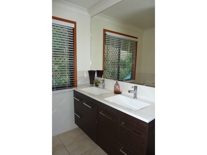 3 Mt Nebo Road, The Gap QLD 4061