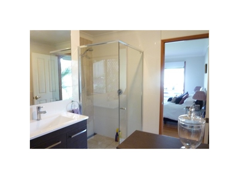 3 Mt Nebo Road, The Gap QLD 4061