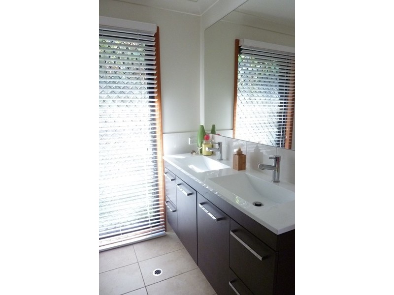 3 Mt Nebo Road, The Gap QLD 4061