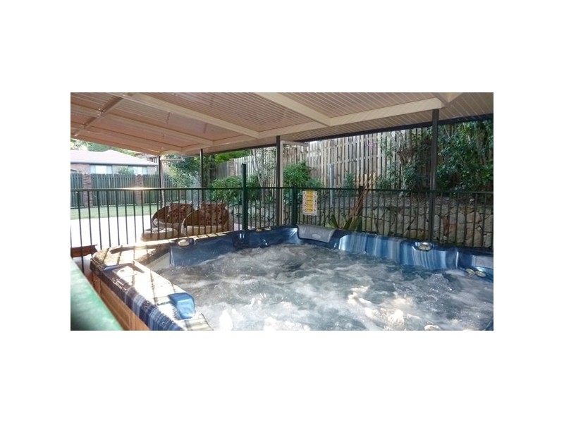 2 Ekland Court, Mcdowall QLD 4053