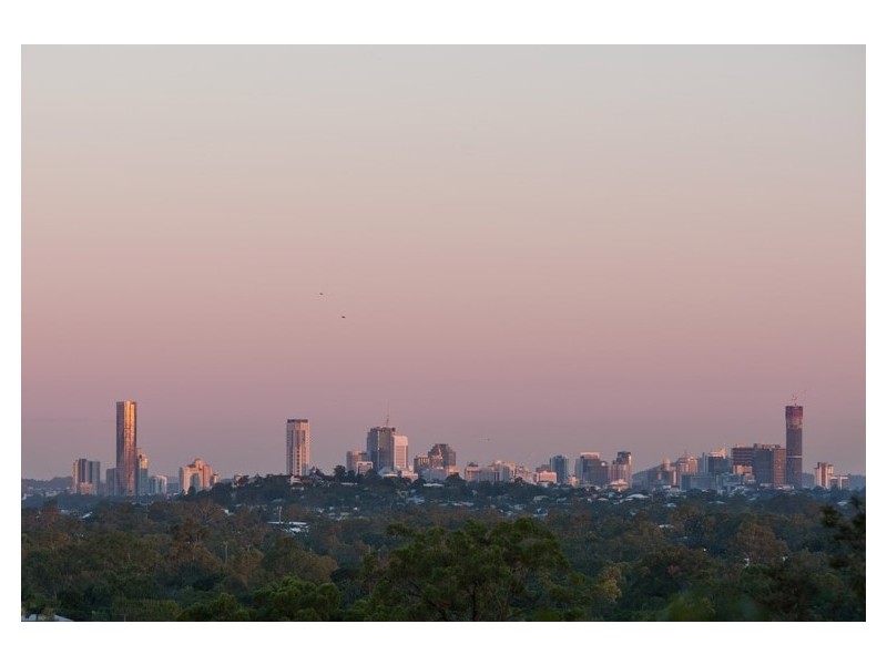 1012 South Pine Rd, Everton Hills QLD 4053