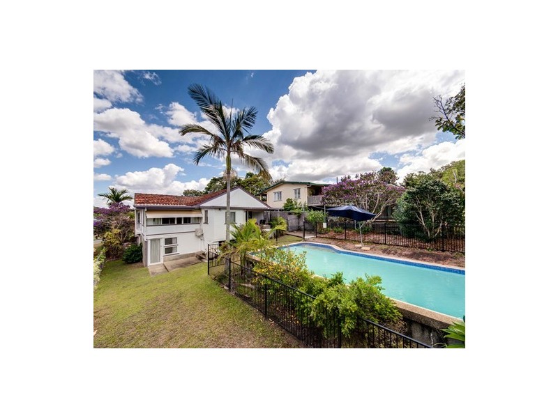 32 Minto Cres, Arana Hills QLD 4054