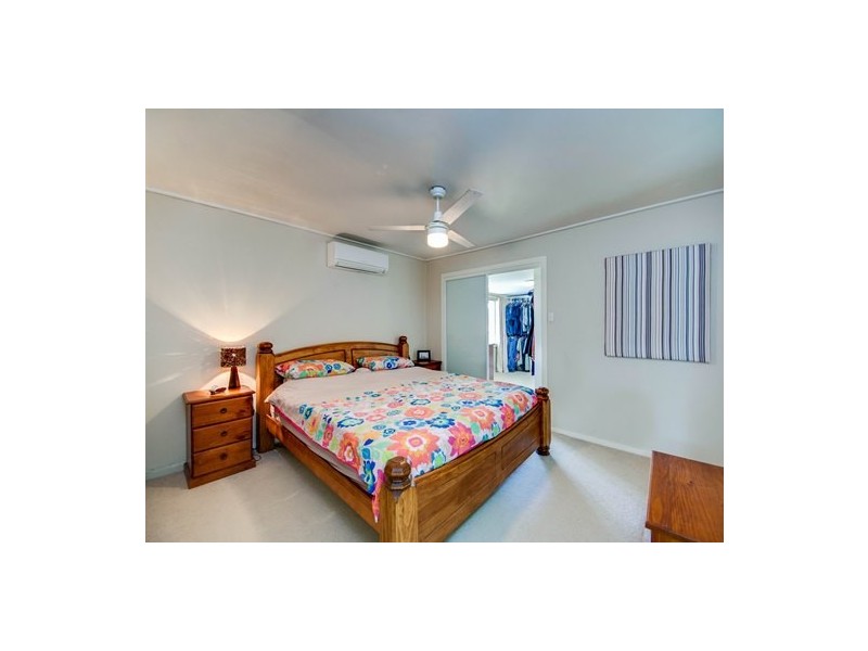 32 Minto Cres, Arana Hills QLD 4054