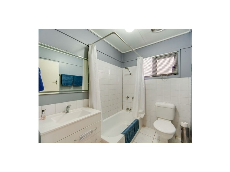 32 Minto Cres, Arana Hills QLD 4054