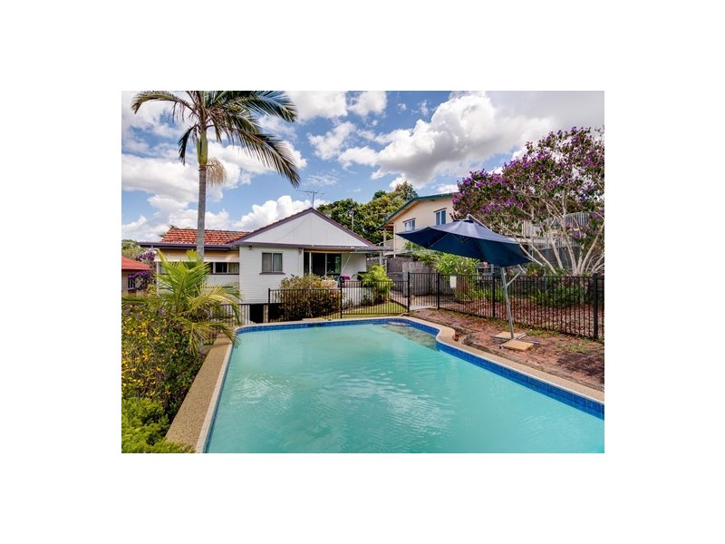 32 Minto Cres, Arana Hills QLD 4054
