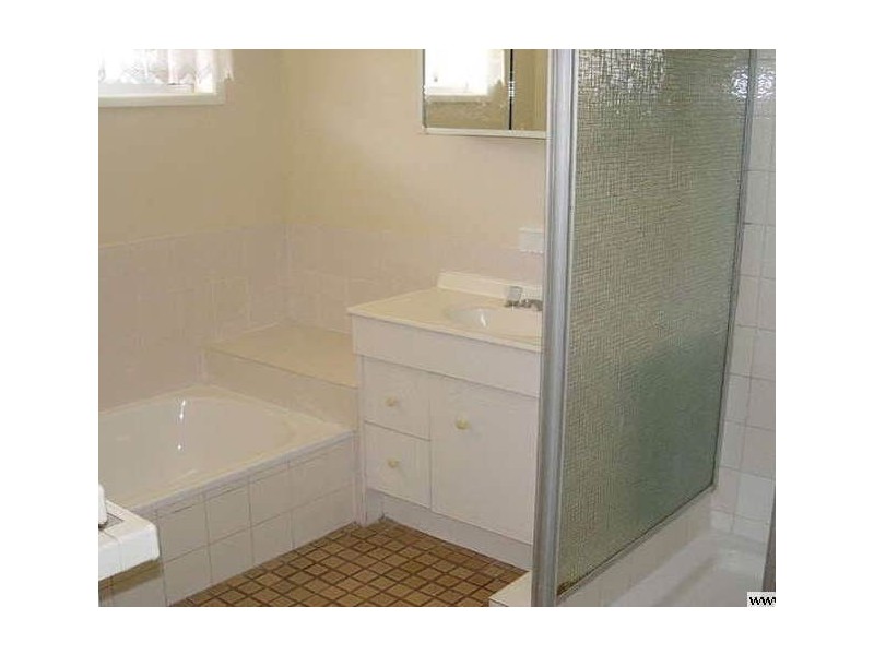 21 Owarra Avenue, Ferny Hills QLD 4055