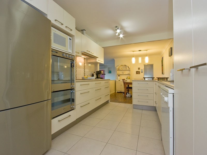 15 Penambul Crescent, Ferny Hills QLD 4055