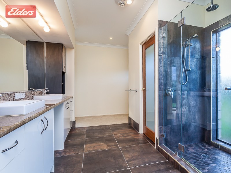 828 Bunya Road, Draper QLD 4520