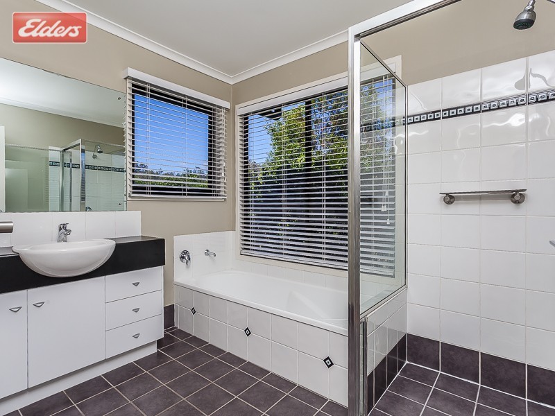 1 Alderwood Court, Ferny Hills QLD 4055