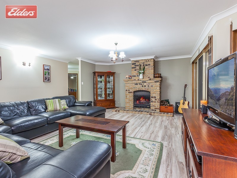 17 Oakmont Crescent, Albany Creek QLD 4035