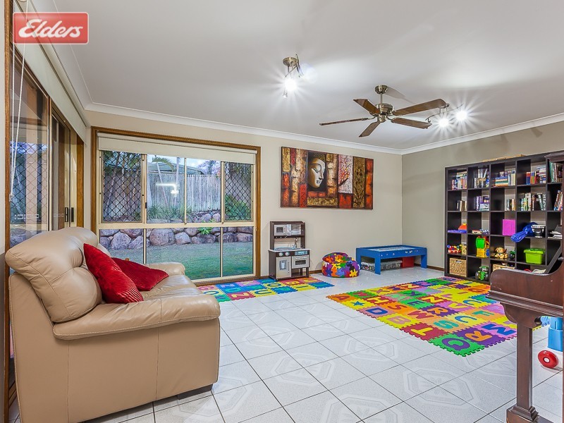 17 Oakmont Crescent, Albany Creek QLD 4035