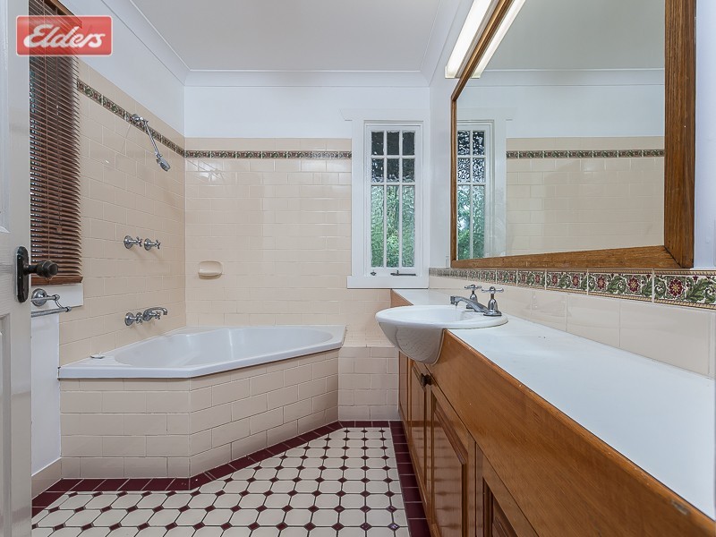 8 Mara Place, Ashgrove QLD 4060