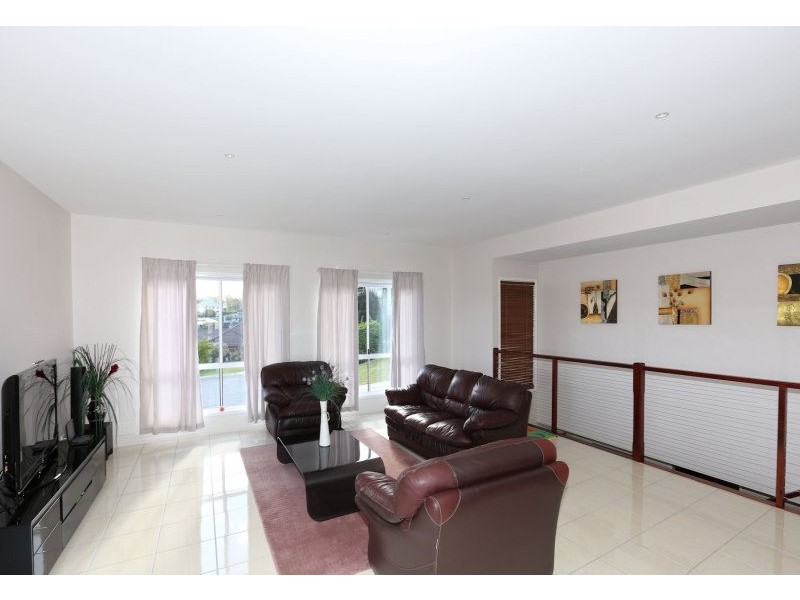 10 Mabella Court, Eatons Hill QLD 4037