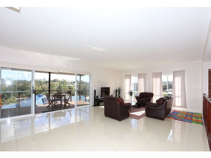 10 Mabella Court, Eatons Hill QLD 4037