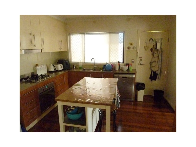 17 Curwen Terrace, Chermside QLD 4032