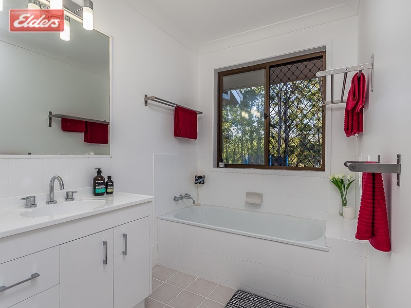 15 Tombondan Crescent, Ferny Hills QLD 4055