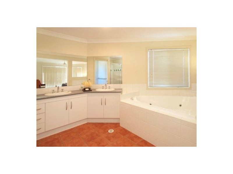 151 Saturn Crescent, Bridgeman Downs QLD 4035