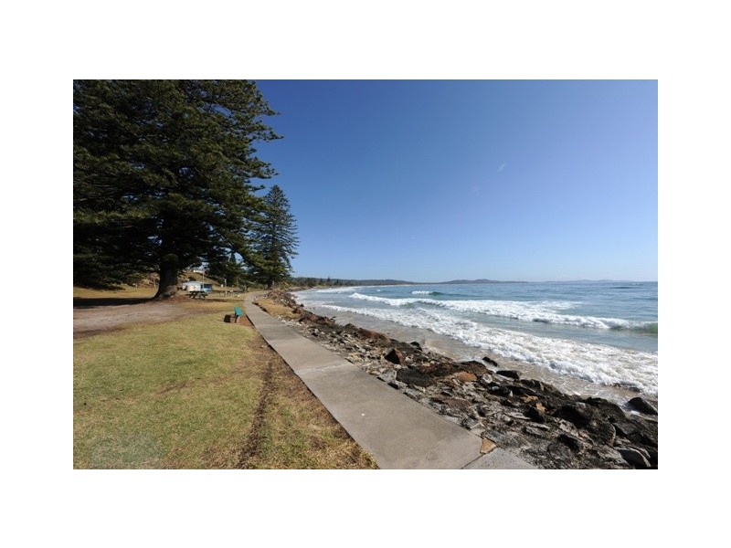 136 Ocean Road, Brooms Head NSW 2463