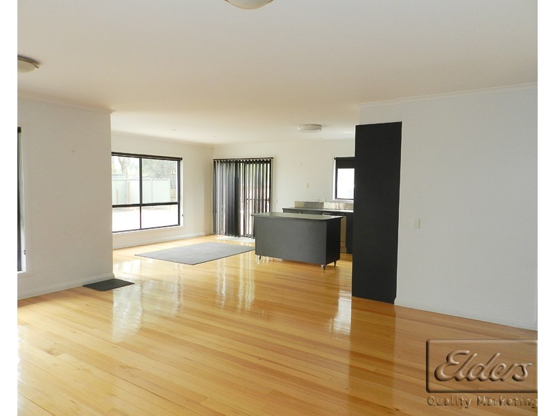 5 Luke Place, Flora Hill VIC 3550