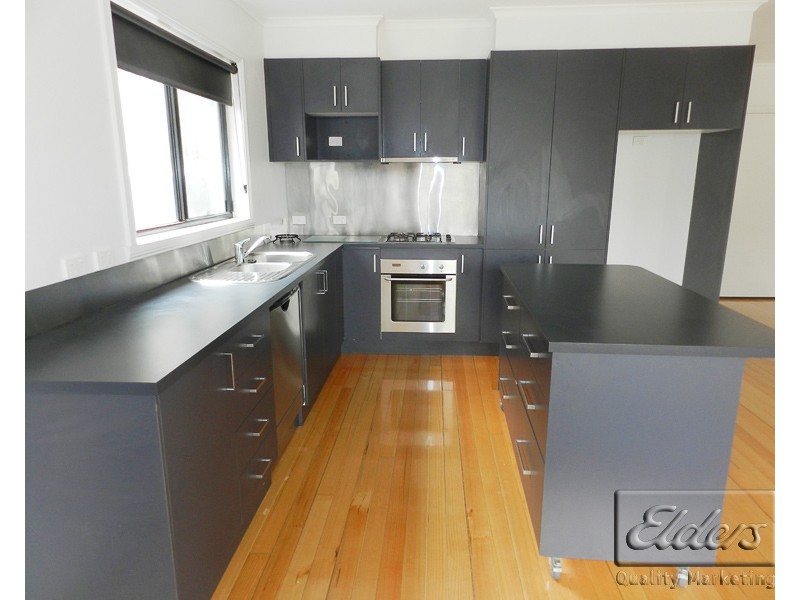 5 Luke Place, Flora Hill VIC 3550