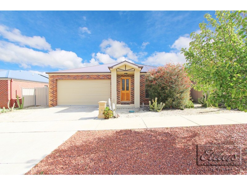 18 Sovereign Gardens, Kangaroo Flat VIC 3555
