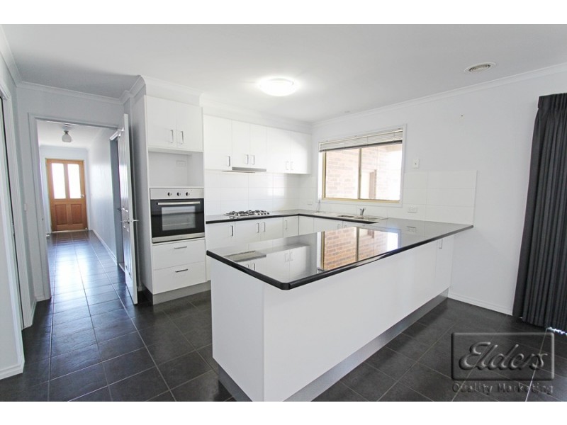 18 Sovereign Gardens, Kangaroo Flat VIC 3555