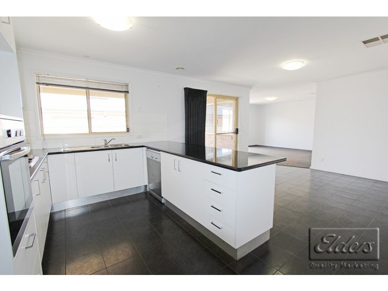 18 Sovereign Gardens, Kangaroo Flat VIC 3555