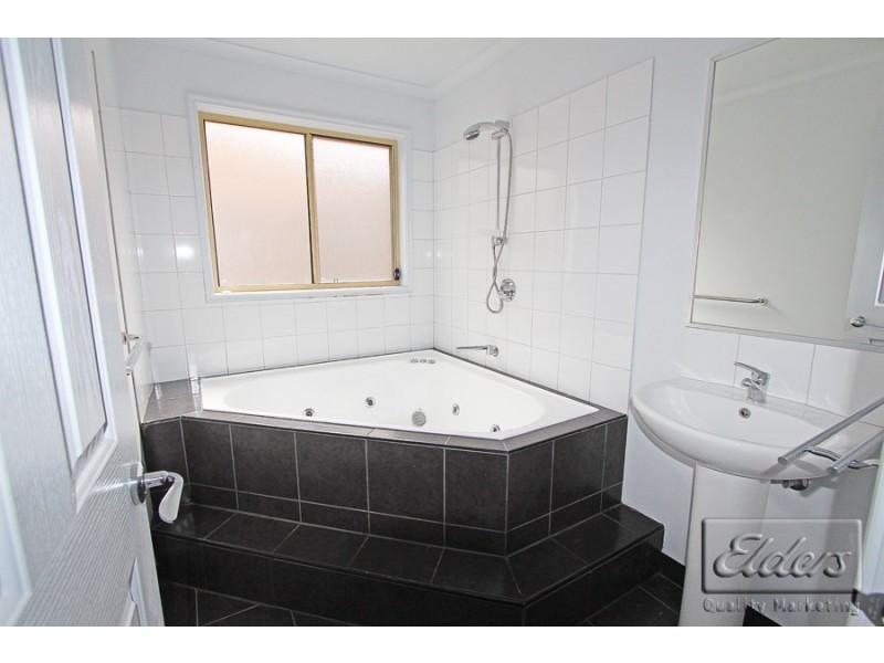 18 Sovereign Gardens, Kangaroo Flat VIC 3555