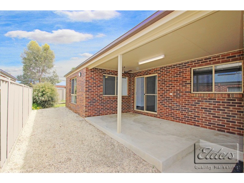 18 Sovereign Gardens, Kangaroo Flat VIC 3555