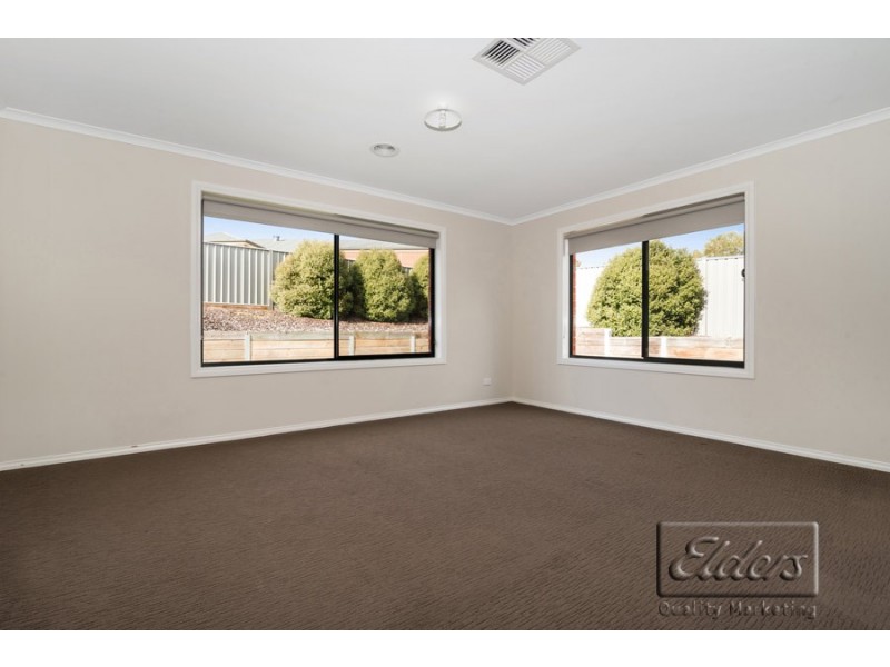 19 Bronze Drive, Kangaroo Flat VIC 3555
