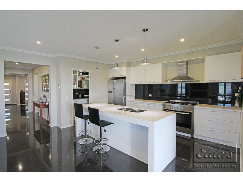 12 Roxburgh Crescent, Junortoun VIC 3551