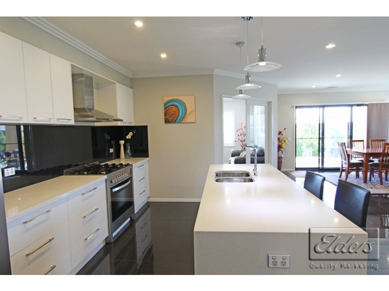 12 Roxburgh Crescent, Junortoun VIC 3551
