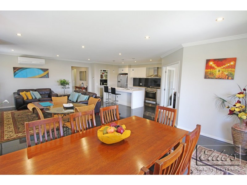 12 Roxburgh Crescent, Junortoun VIC 3551