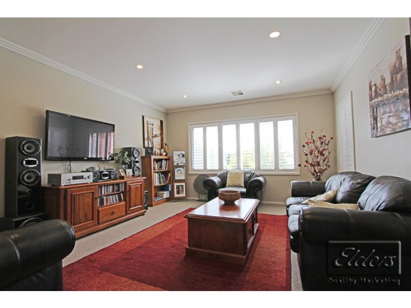 12 Roxburgh Crescent, Junortoun VIC 3551