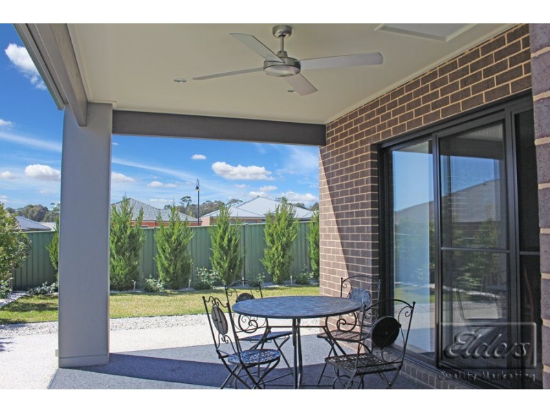 12 Roxburgh Crescent, Junortoun VIC 3551