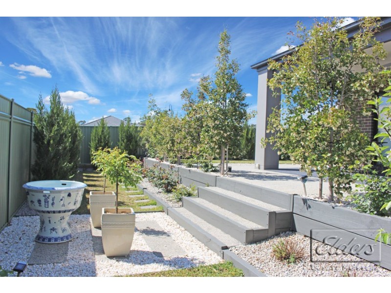 12 Roxburgh Crescent, Junortoun VIC 3551