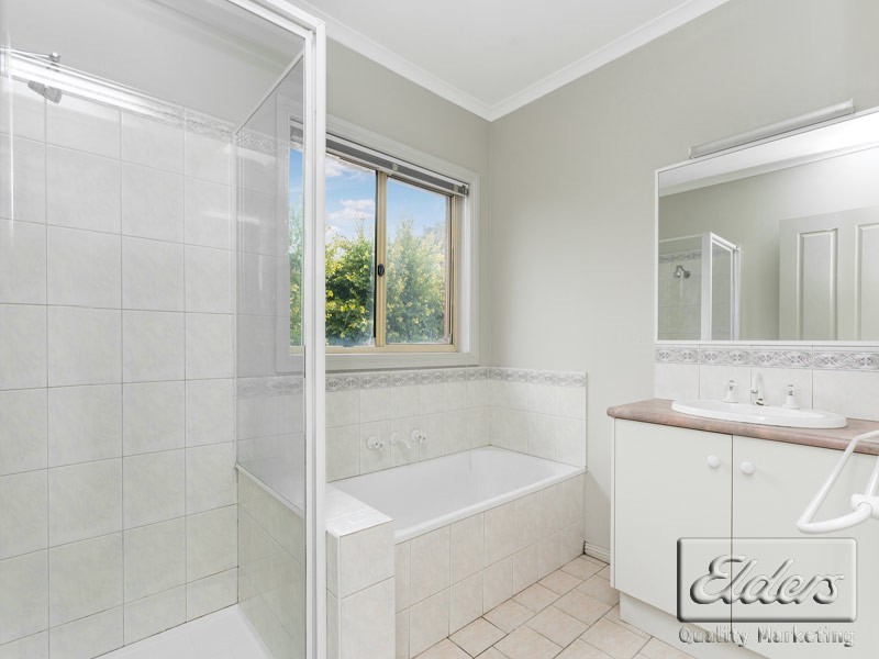 8 Diamond Court, Kangaroo Flat VIC 3555
