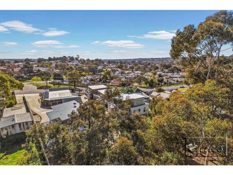 8 Wirrana Street, Quarry Hill VIC 3550