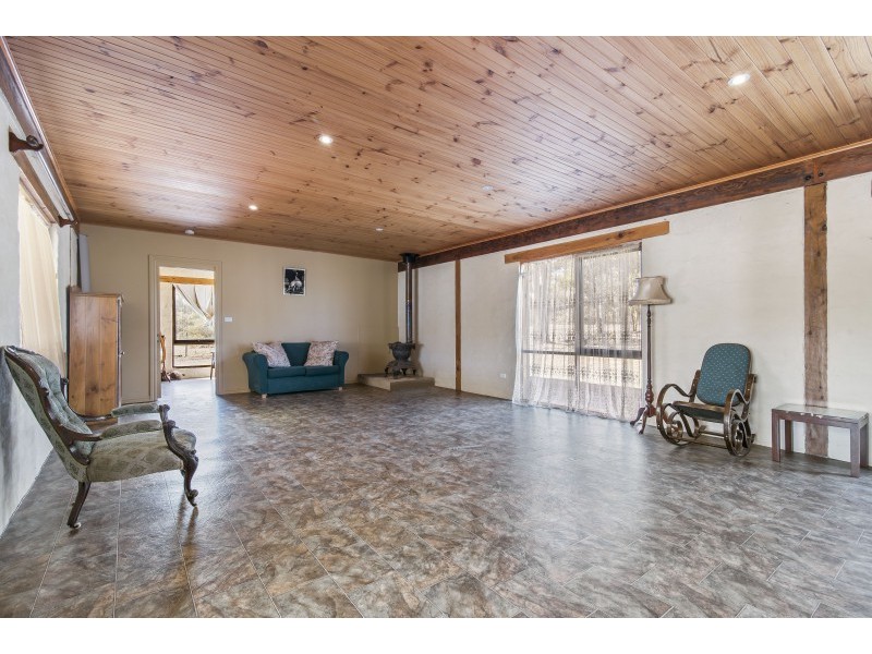 61 BLANDFORDS ROAD, Neilborough VIC 3570