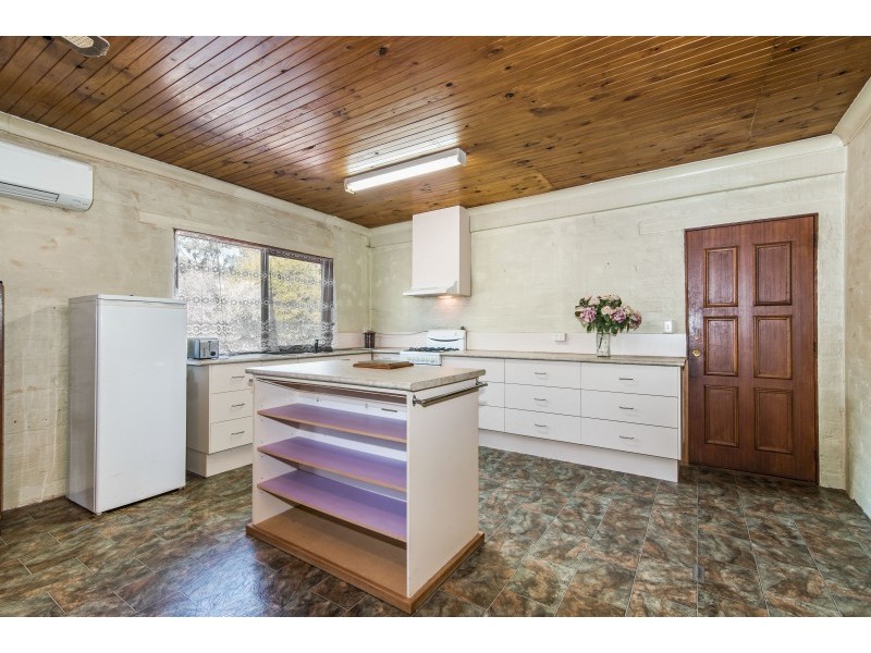 61 BLANDFORDS ROAD, Neilborough VIC 3570