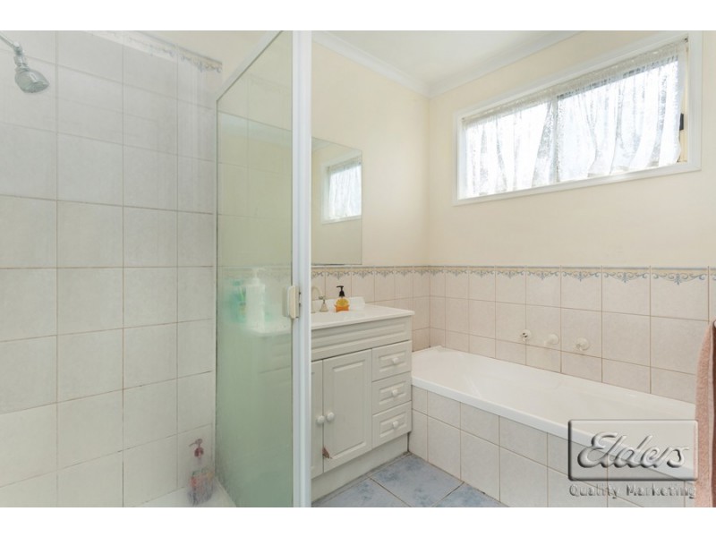 18 Elvey Drive, Kangaroo Flat VIC 3555