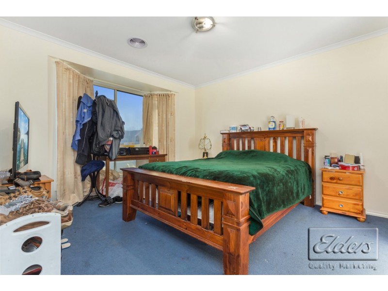 18 Elvey Drive, Kangaroo Flat VIC 3555