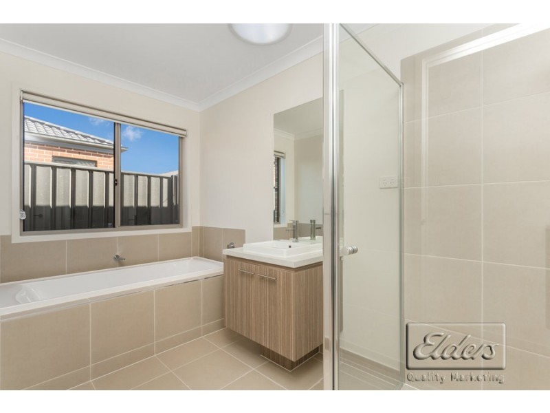 64 CHAPPLE STREET, California Gully VIC 3556