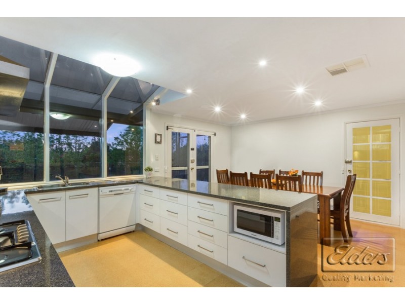 4 Metro Court, Strathdale VIC 3550