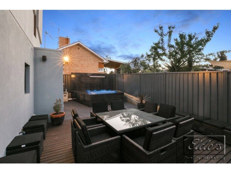 16 Steane Street, Kennington VIC 3550